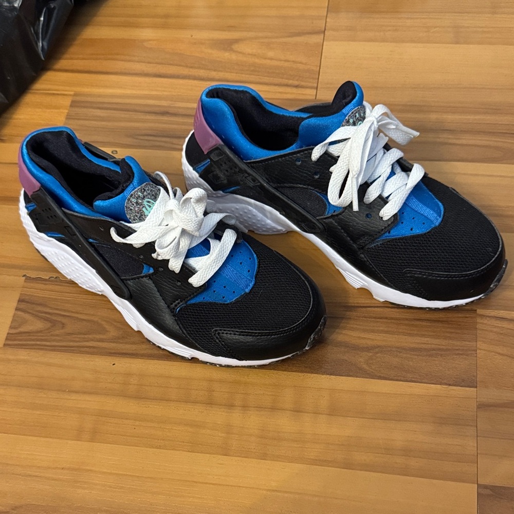 Nike Kids Black and Blue Sneakers
